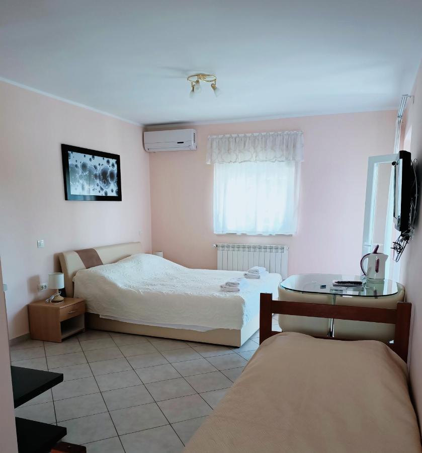 Aparthotel Viola Pjescana Uvala Buitenkant foto