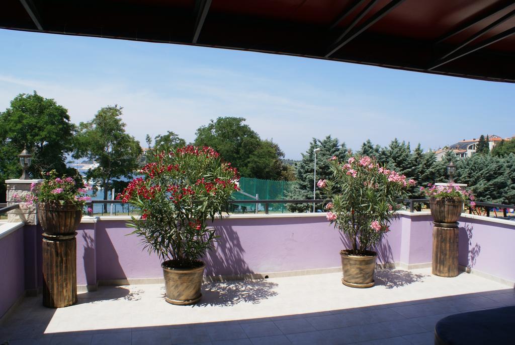 Aparthotel Viola Pjescana Uvala Buitenkant foto