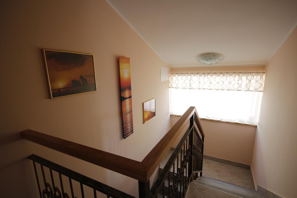 Aparthotel Viola Pjescana Uvala Buitenkant foto