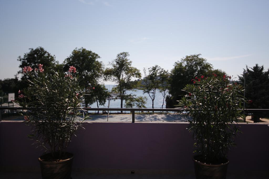 Aparthotel Viola Pjescana Uvala Buitenkant foto