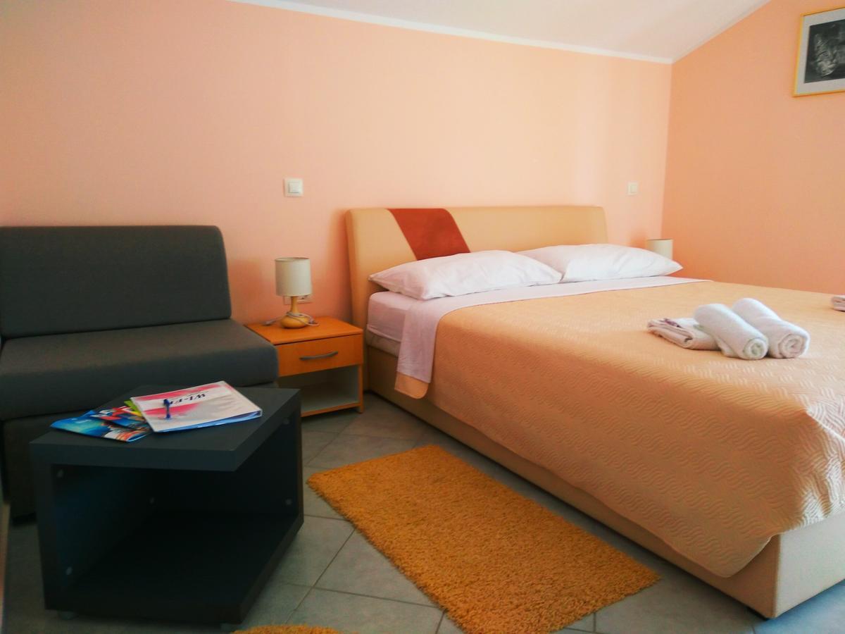 Aparthotel Viola Pjescana Uvala Buitenkant foto