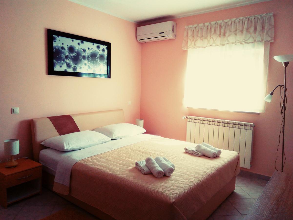 Aparthotel Viola Pjescana Uvala Buitenkant foto
