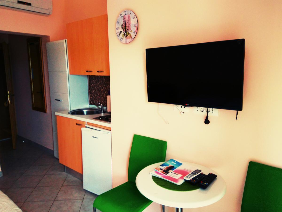 Aparthotel Viola Pjescana Uvala Buitenkant foto