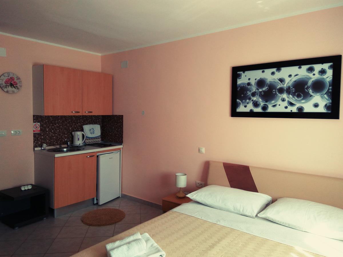 Aparthotel Viola Pjescana Uvala Buitenkant foto
