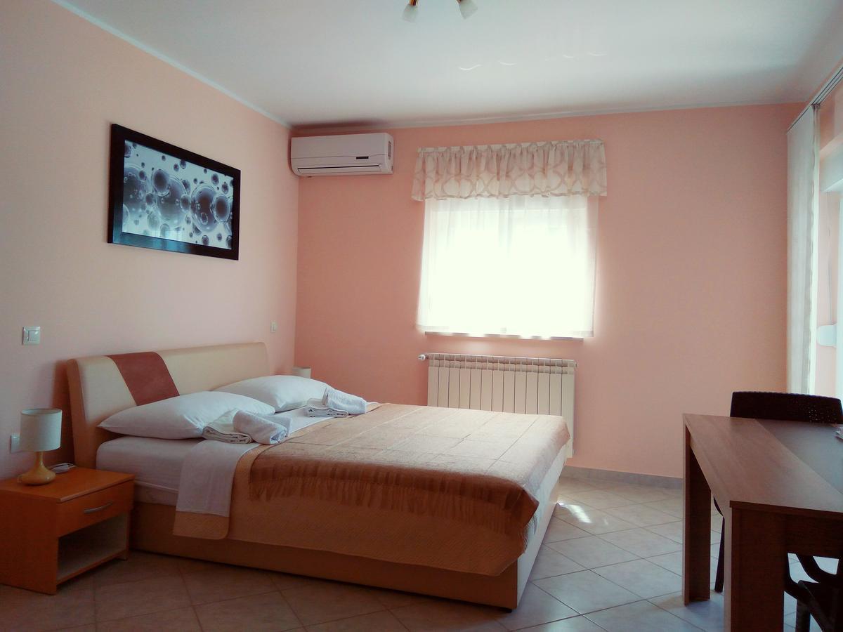 Aparthotel Viola Pjescana Uvala Buitenkant foto