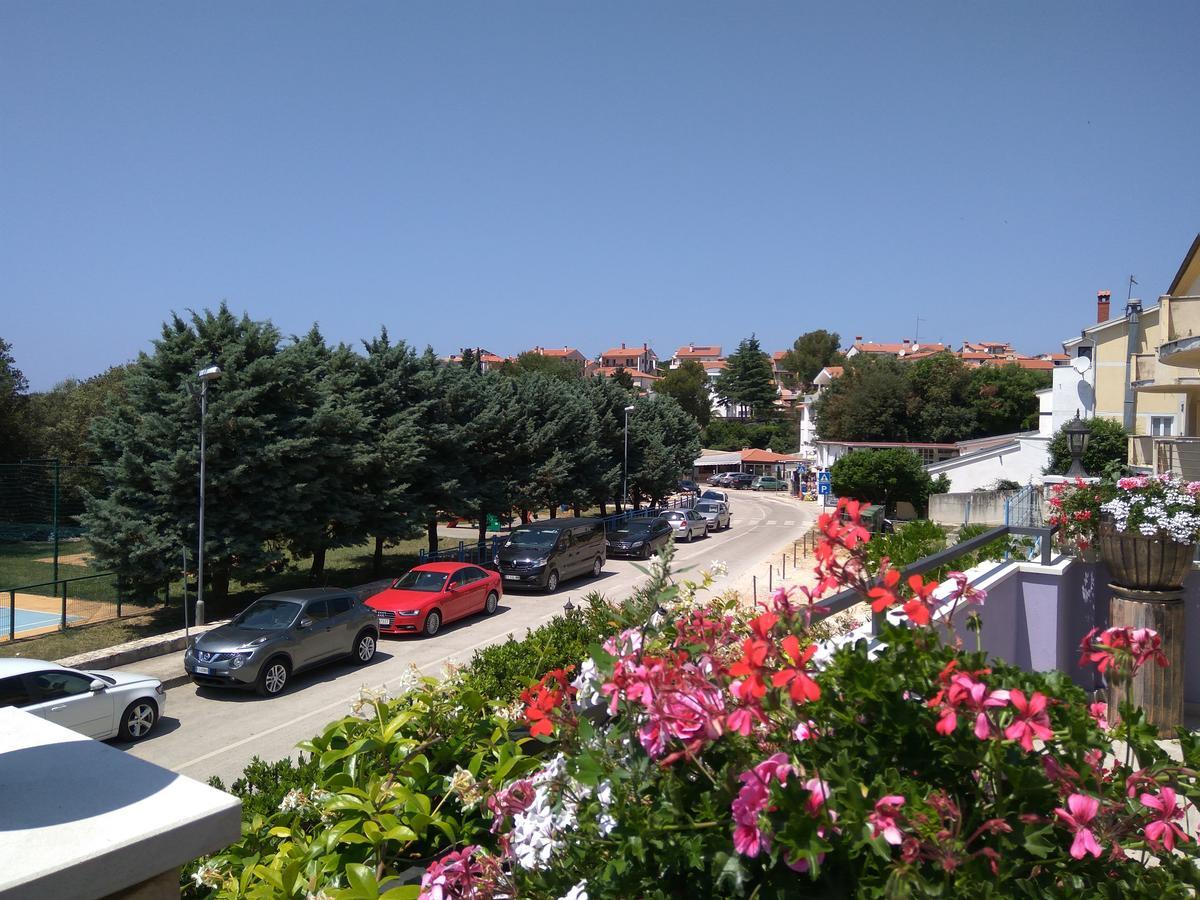 Aparthotel Viola Pjescana Uvala Buitenkant foto