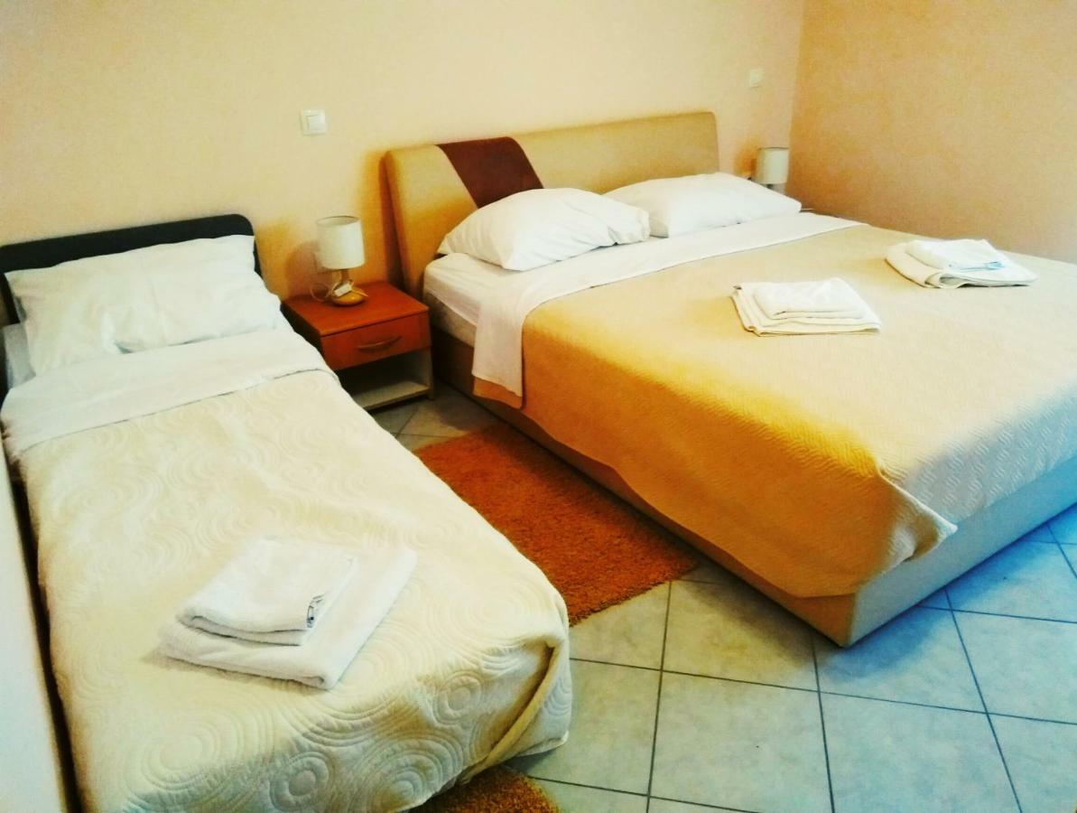 Aparthotel Viola Pjescana Uvala Buitenkant foto