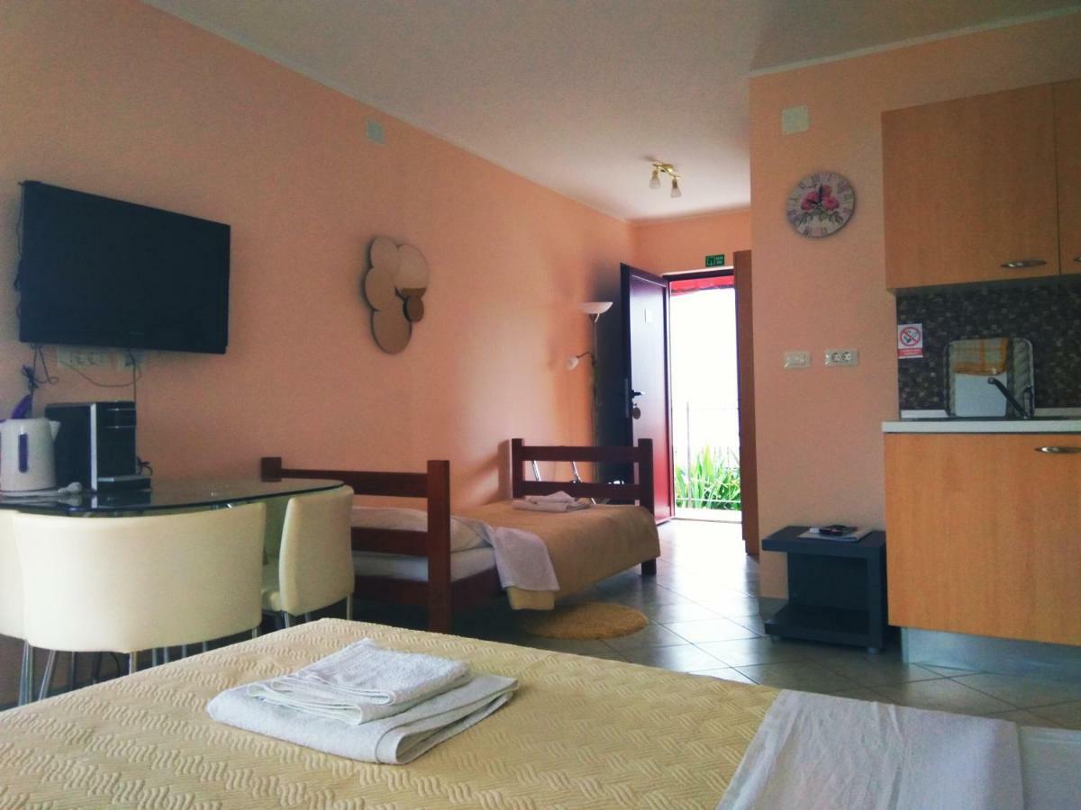 Aparthotel Viola Pjescana Uvala Buitenkant foto
