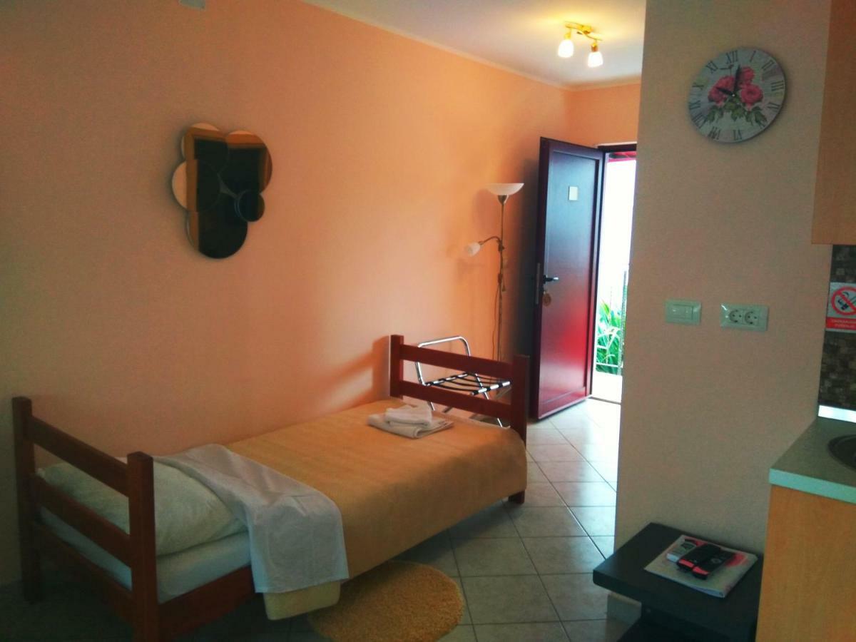 Aparthotel Viola Pjescana Uvala Buitenkant foto