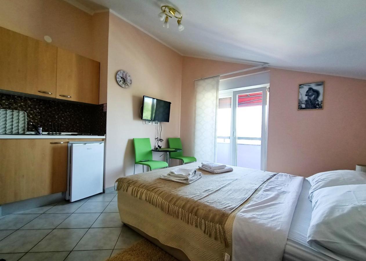 Aparthotel Viola Pjescana Uvala Buitenkant foto